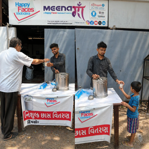 Happy Faces Vadodara volunteers serving free chaas to community members